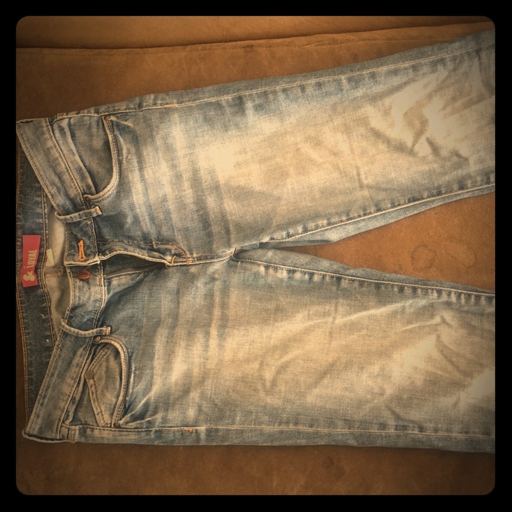⭐️&Loyal (H&M) Light Denim Flared Jeans ⭐️